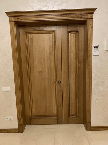Дубові двері