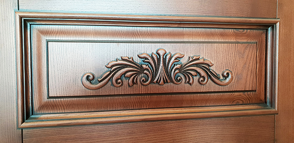 Дерев'яні двері з масиву ясена